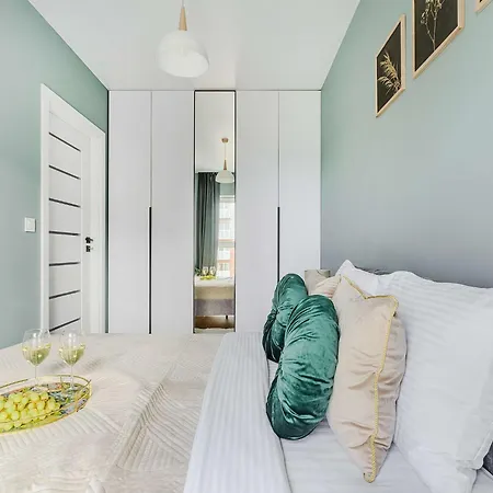 Charming Warsaw For 6 شقة