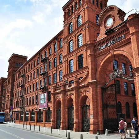 Charming Warsaw For 6 Daire *